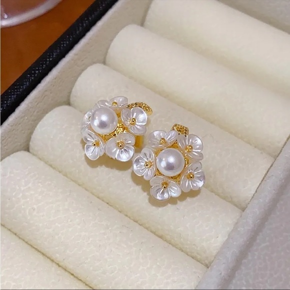 White Flower Stud Earrings with Rhinestones - Picture 3 of 4